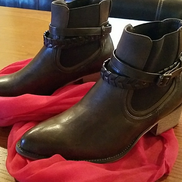 Maurices Shoes - NWOT Brown womens booties